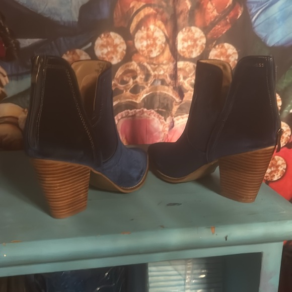 Cory’s smoke show 3.5 inch stack, heel booties back zipper memory foam - Picture 4 of 6